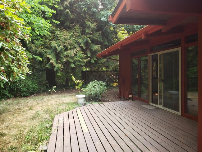 Building Photo - Unique Two Story Home in the Lincoln Area - Available Now!