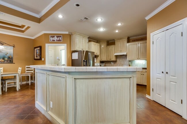 Building Photo - NOW AVAILABLE - Beautiful 3-Bedroom Home in the Southland Neighborhood!