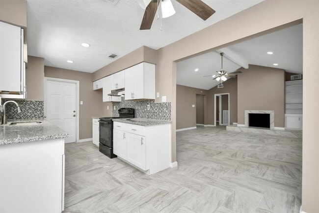 Building Photo - 13734 Cologne Dr