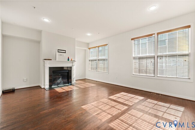 Building Photo - 3904 Village Townes Walk