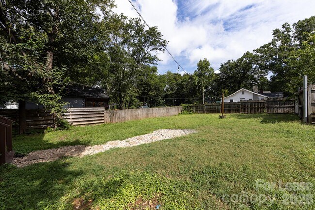 Building Photo - 1225 Kennon St