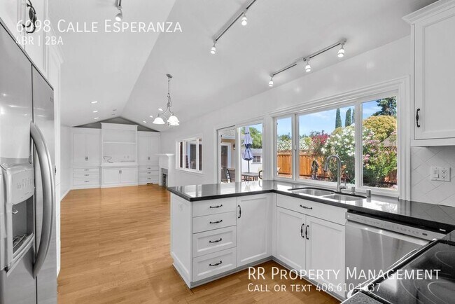 Building Photo - 6098 Cll Esperanza