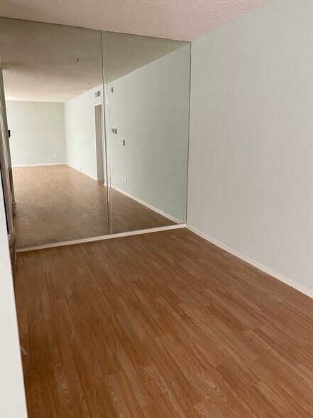 Building Photo - 5354 Lindley Ave