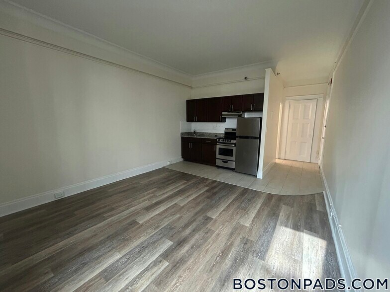 Building Photo - 62 Boylston St