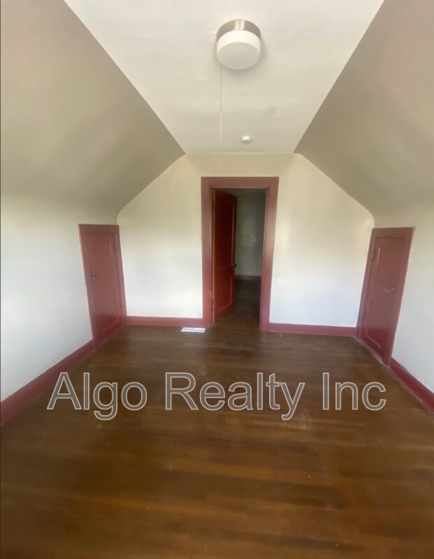 Building Photo - 3522 N Bryant Ave