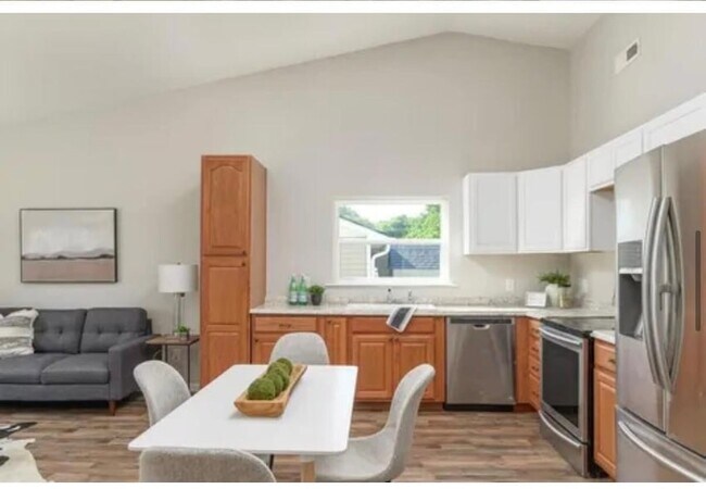 Building Photo - 471 Idaho Ave