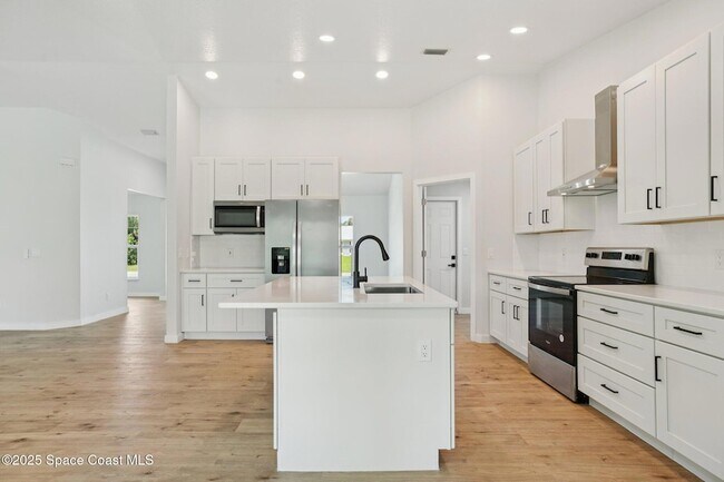 Building Photo - 1441 Eldron Blvd SE