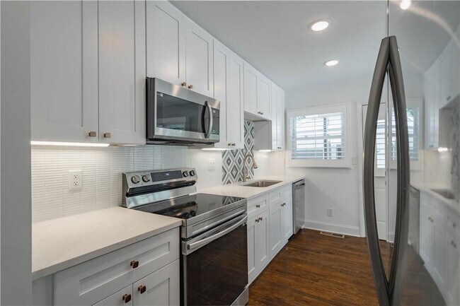 Building Photo - 3860 Carlton Dr