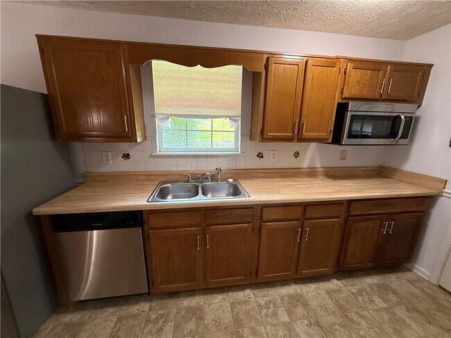 Building Photo - 3897 Saddlecreek Dr