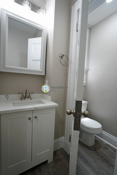 Building Photo - 72 Gardner St