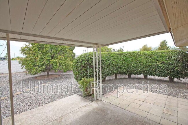 Building Photo - 9859 W Emberwood Dr