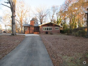 Building Photo - Three  Bedroom Brick Ranch in Downtown Lin...