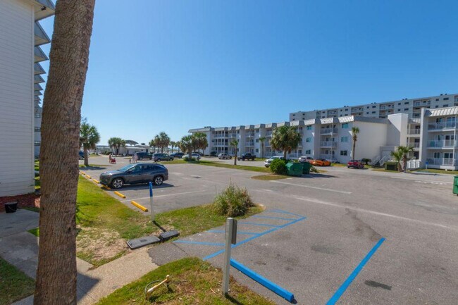 Building Photo - 400 Plantation Rd