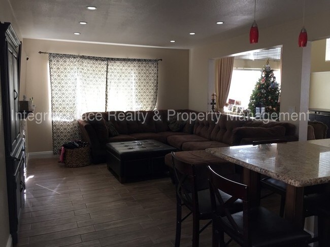Building Photo - Parkside Green Gated Community