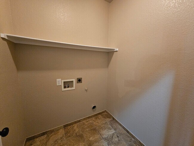 Building Photo - Spacious & Inviting 6-Bedroom Cedar Hill Home – Perfect for Your Next Move