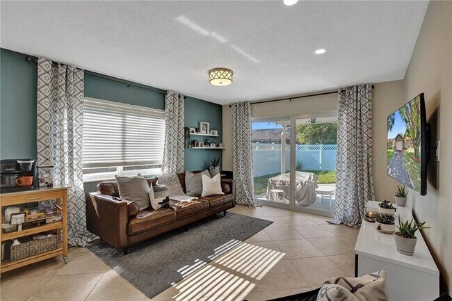 Building Photo - 9231 NW 17th St