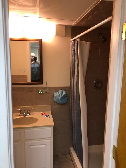 Building Photo - 81 Tooker Ave