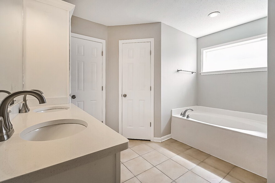 Building Photo - 184 Pebble Creek Cove E