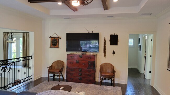 Building Photo - Seasonal stunning 5/5 pool home west of trail near Siesta Key!