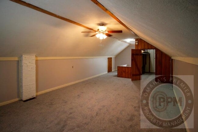 Building Photo - 3 Bed 1 Bath Located in Central Omaha