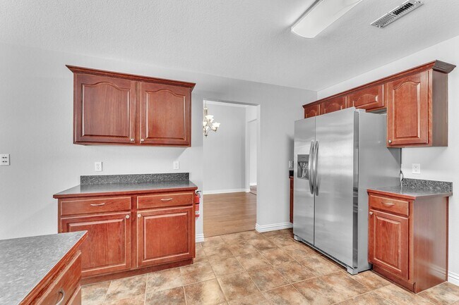 Building Photo - 3/2 Home with EV Charger, Great Outdoor Sp...