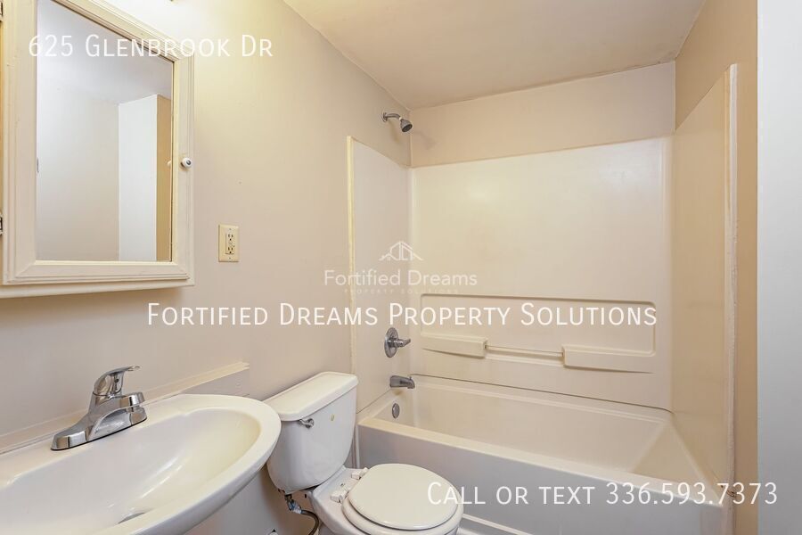 Building Photo - 625 Glenbrook Dr