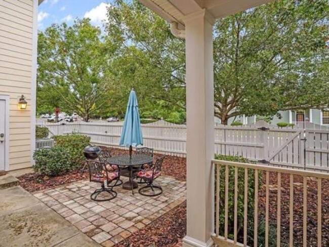 Building Photo - Three Bedroom Townhome in Southwood