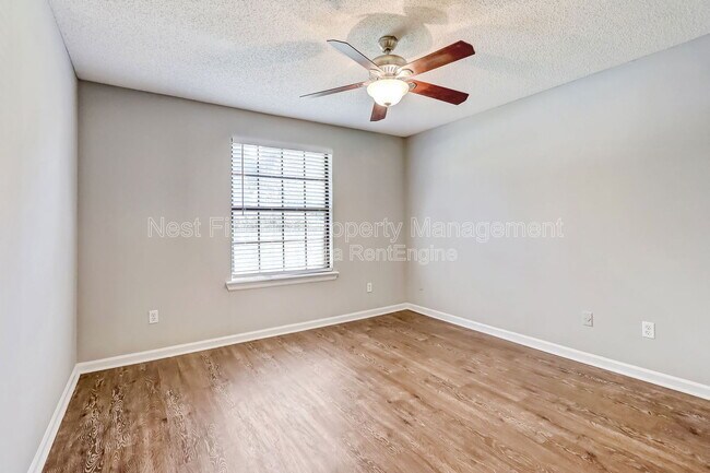 Building Photo - 10460 Roxbury Ln