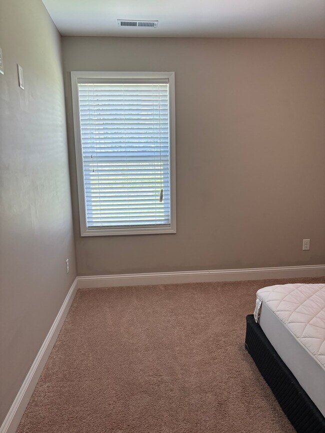 Building Photo - 531 Waterlily Dr