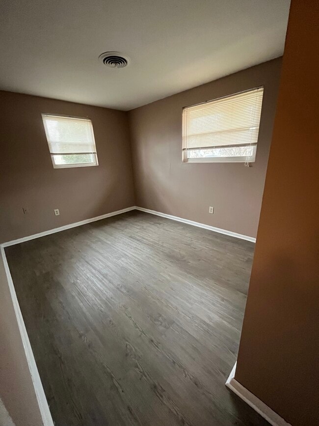 Building Photo - 89 E Hocking St