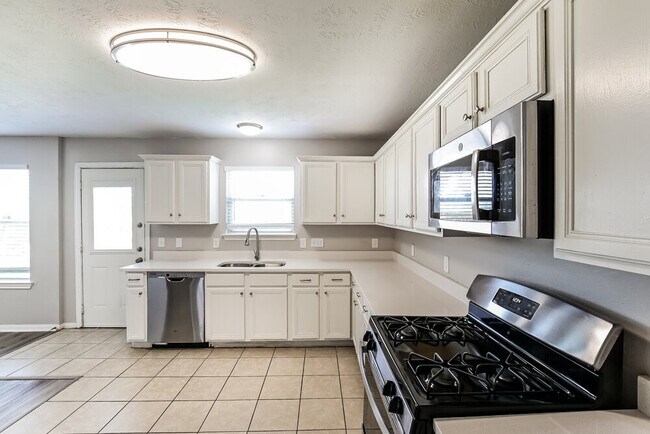Building Photo - 5370 Kyla Cir