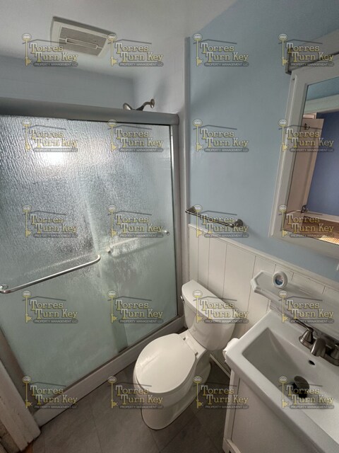 Building Photo - 455 Peart Ave