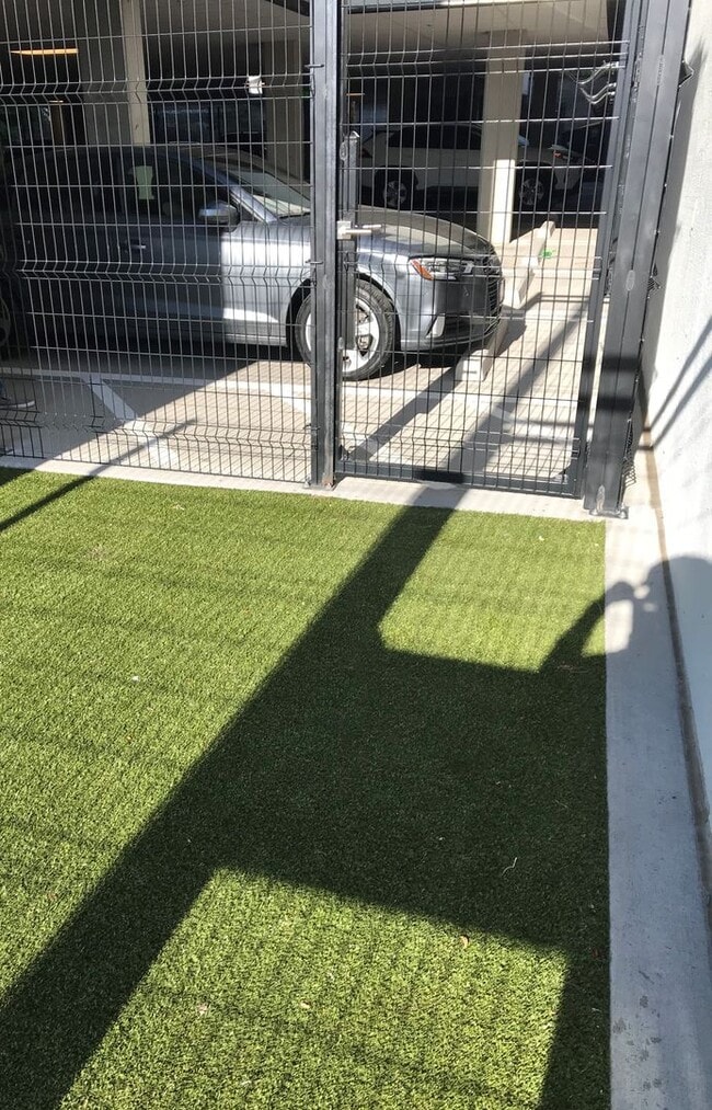 Building Photo - $0 DEPOSIT OPTION. GORGEOUS STUDIO IN 1616 SOUTH AT PLATT PARK