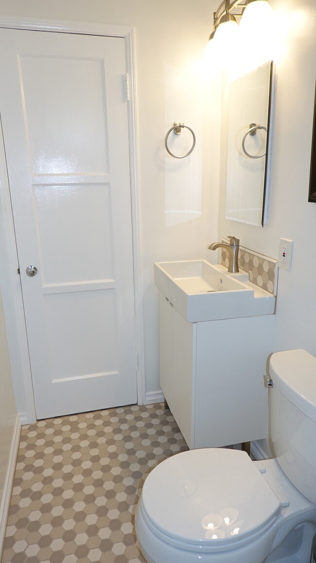 2nd Bathroom - 4715 Allott Ave
