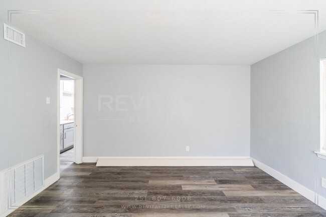 Building Photo - Updated 3 Bed / 1 Bath Ranch-Style Home