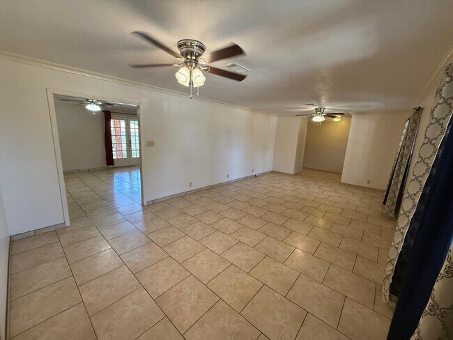 Building Photo - 1105 Hill Place Dr