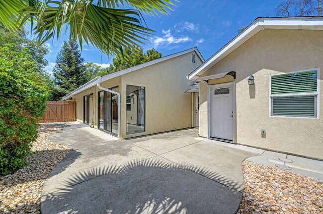 Building Photo - Unique Opportunity!