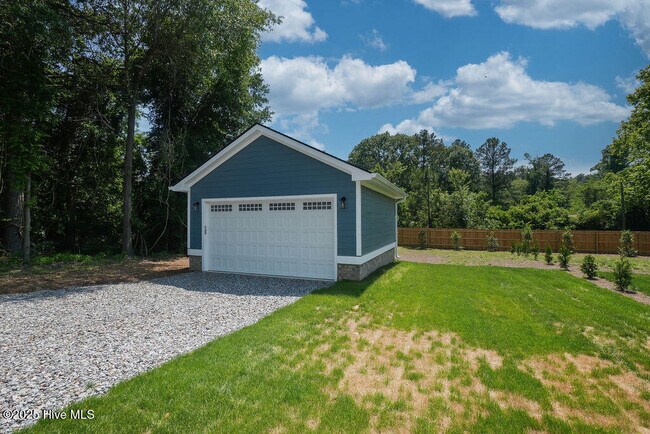 Building Photo - 476 Yadkin Rd