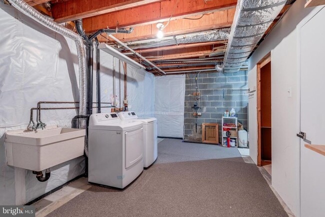 Building Photo - 9911 Finian Ct