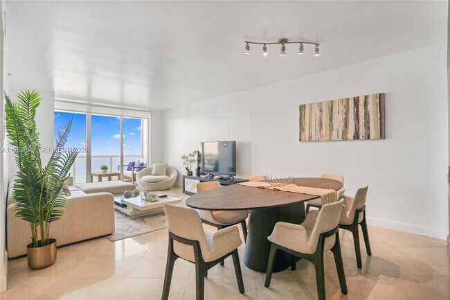 Building Photo - 1830 S Ocean Dr