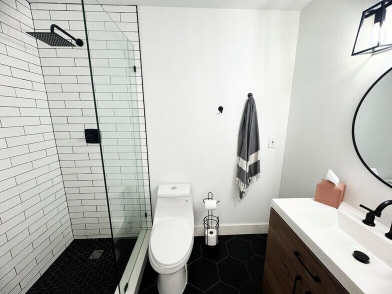 Building Photo - 321 Sandtree Dr