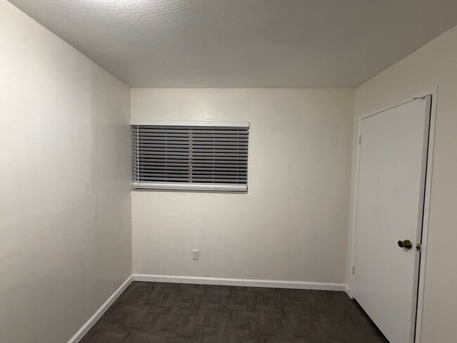 Building Photo - Move in ready 3 Bd 2BA home in upper NE Bakersfield