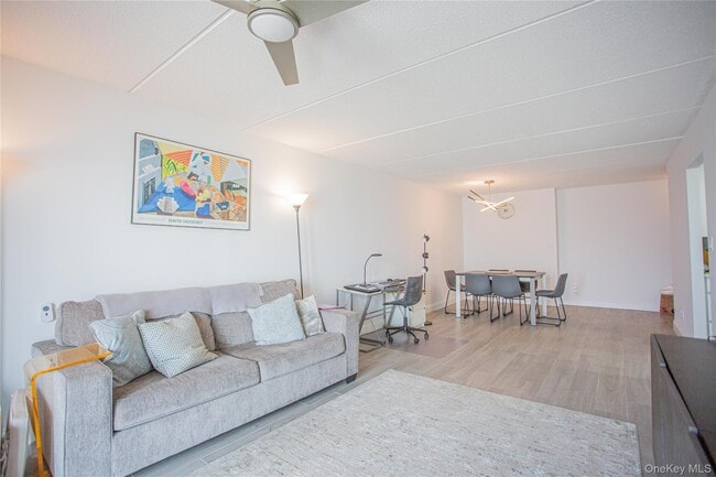 Building Photo - 230 W Broadway