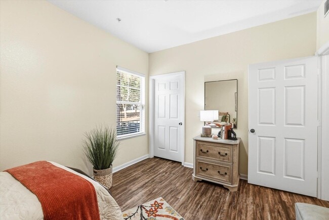 Building Photo - 2801 Chancellorsville Dr