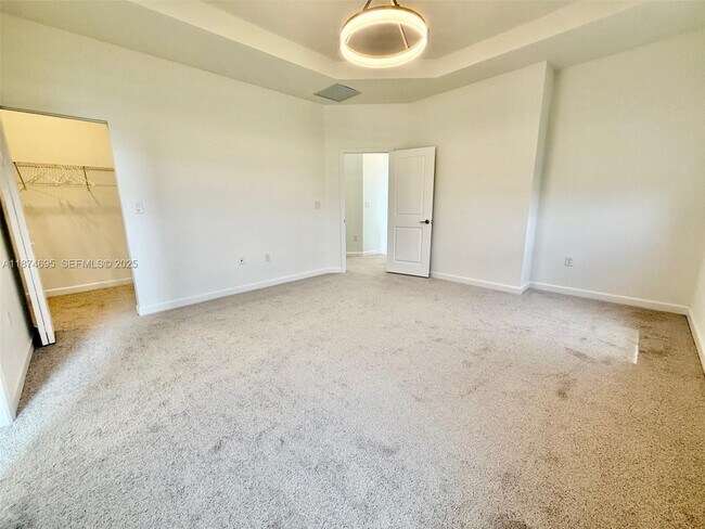 Building Photo - 2600 SE 25th St