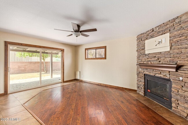Building Photo - 319 E Riviera Dr