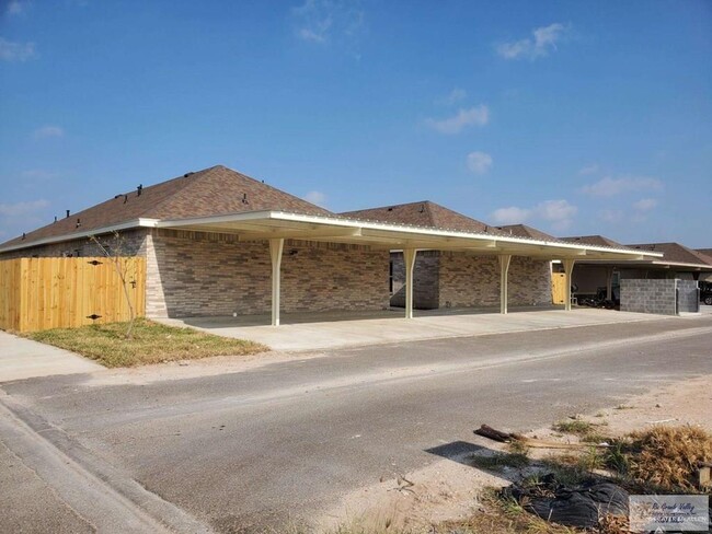 Building Photo - 518 Carlisle Ave