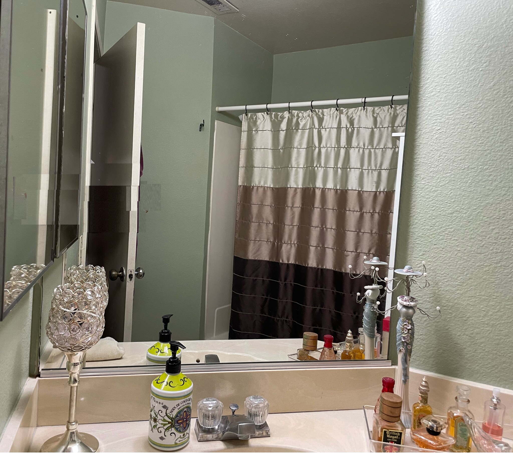 Master Bath - 1103 W Francis St