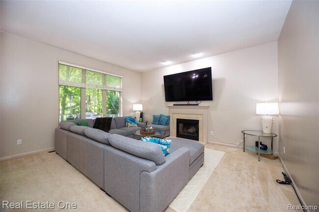 Building Photo - 3481 Castlewood Ct