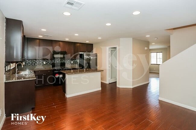 Building Photo - 10752 Knickerbocker Ave